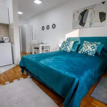 Sky1 Apartman Apartman *